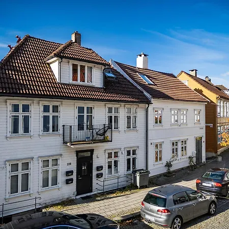 Апартаменты Roomsly - Modern Duplex, 5 Min To Bryggen
